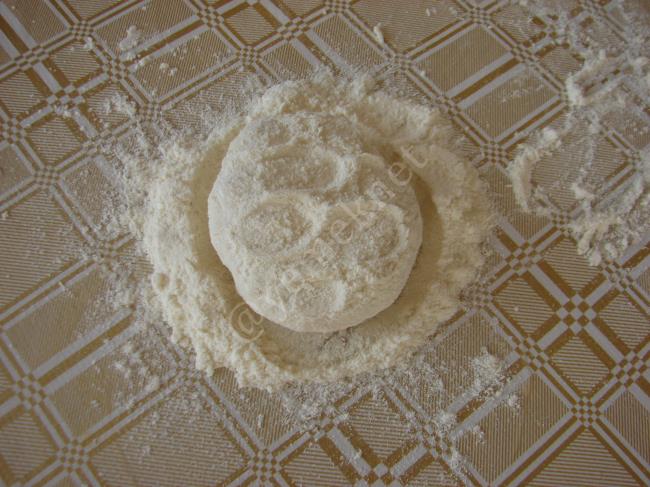 Çiğ Börek - Yapılışı (5/20) 