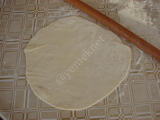 Çiğ Börek - Yapılışı (6/20) 