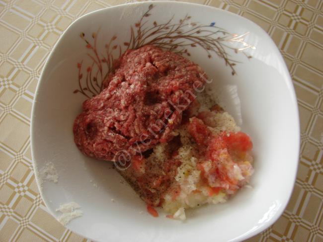 Çiğ Börek - Yapılışı (7/20) 