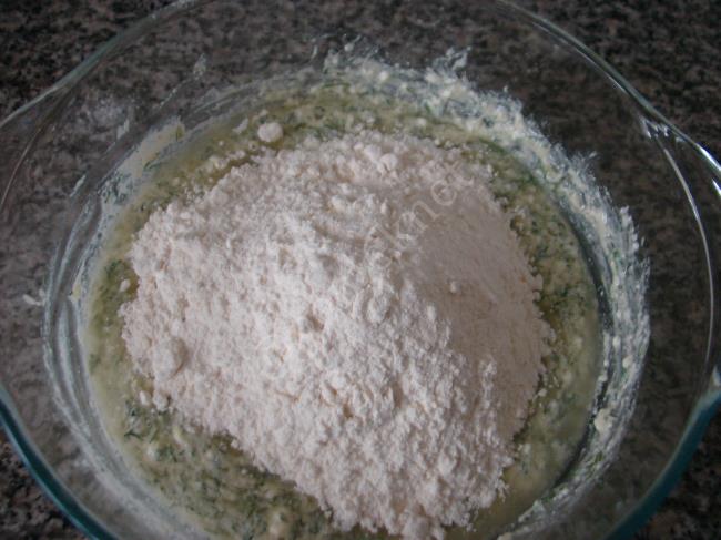 Dereotlu Poğaça (Tuzlu, Mayasız) - Yapılışı (5/12) 