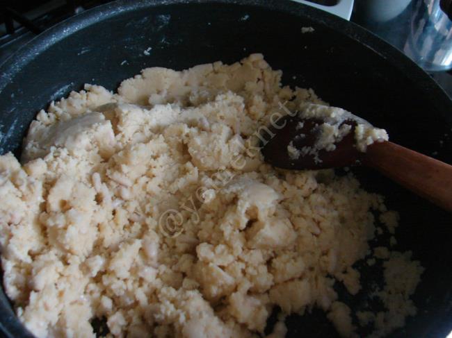 Fıstıklı Un Helvası - Yapılışı (5/12) 