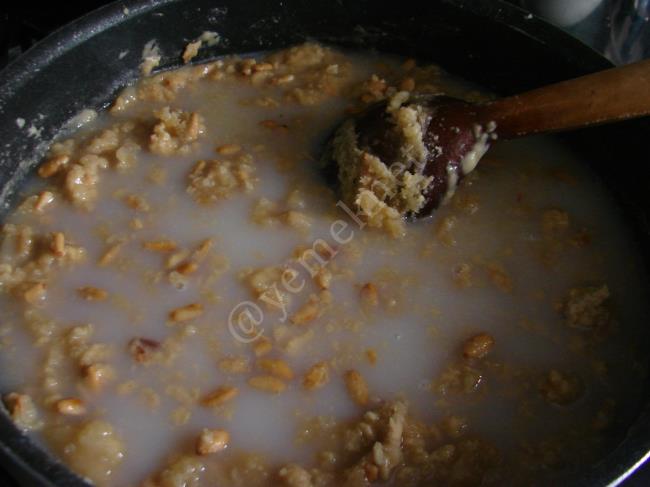 Fıstıklı Un Helvası - Yapılışı (8/12) 