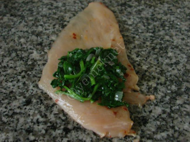 Ispanaklı Tavuk Sarma - Yapılışı (5/12) 