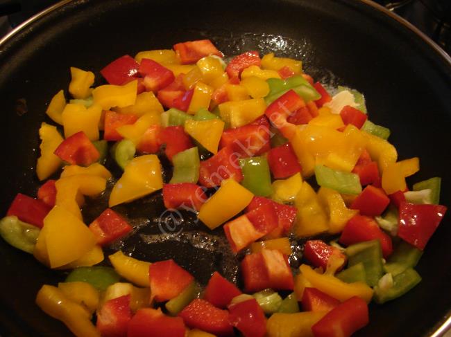 Kremalı Biber Soslu Spagetti - Yapılışı (3/16) 