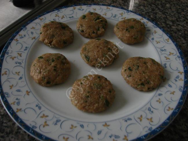 Dip Soslu Tavuk Köftesi - Yapılışı (6/12) 