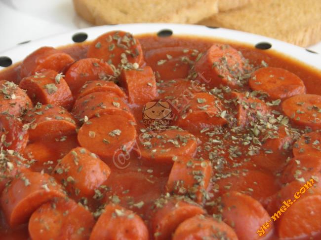 Domates Soslu Sosis - Yapılışı (10/12) 