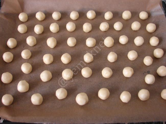 Fındık Dolgulu Misket Kurabiye - Yapılışı (8/16) 