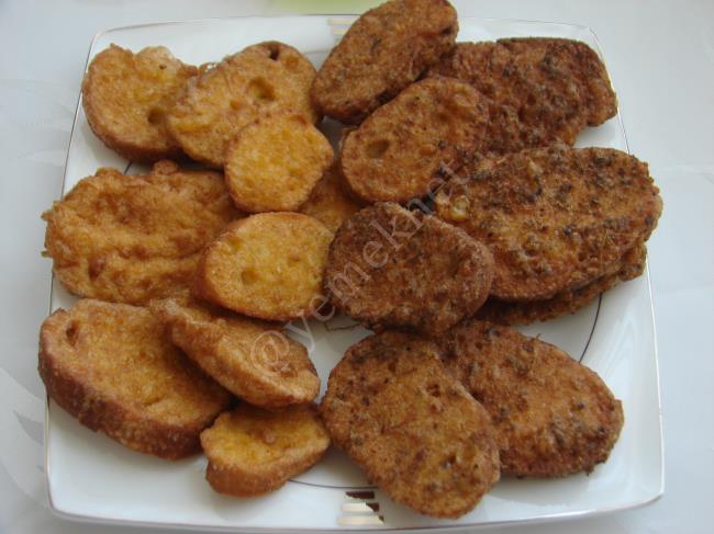 Sade Ve Baharatlı Yumurtalı Ekmek - Yapılışı (9/12) 