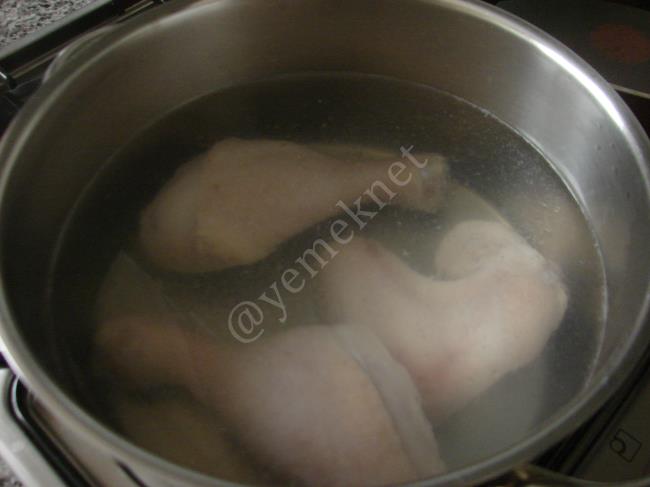 Tavuklu Şehriye Çorbası - Yapılışı (2/8) 