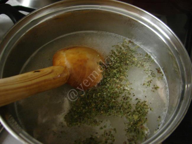 Tavuklu Şehriye Çorbası - Yapılışı (5/8) 