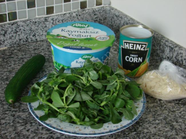 Yoğurtlu Semizotu Salatası - Yapılışı (1/12) 