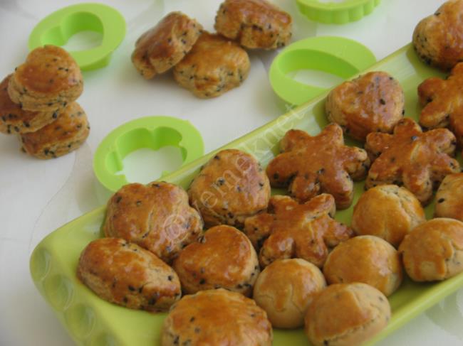 Çörek Otlu Gevrekiye Resimli Yemek Tarifi