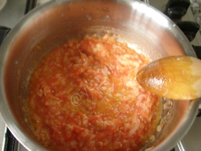 Domatesli Bulgur Pilavı - Yapılışı (4/12) 
