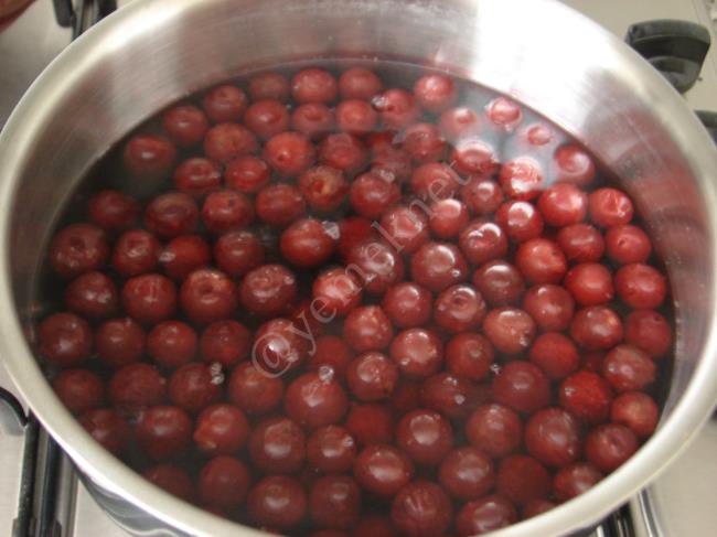Ev Yapımı Vişne Suyu - Yapılışı (2/8) 