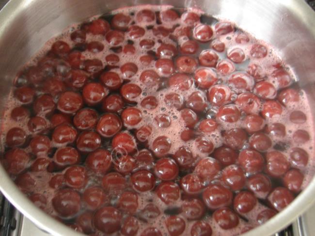 Ev Yapımı Vişne Suyu - Yapılışı (3/8) 