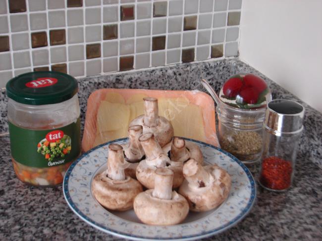 Fırında Garnitürlü Mantar Dolması - Yapılışı (1/8) 