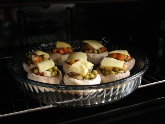 Fırında Garnitürlü Mantar Dolması - Yapılışı (6/8) 