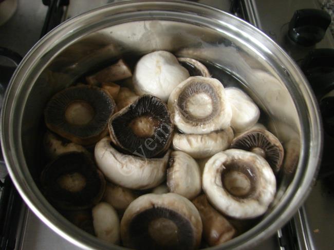 Güveçte Mantar Graten - Yapılışı (2/8) 