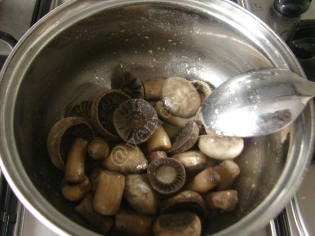 Güveçte Mantar Graten - Yapılışı (4/8) 