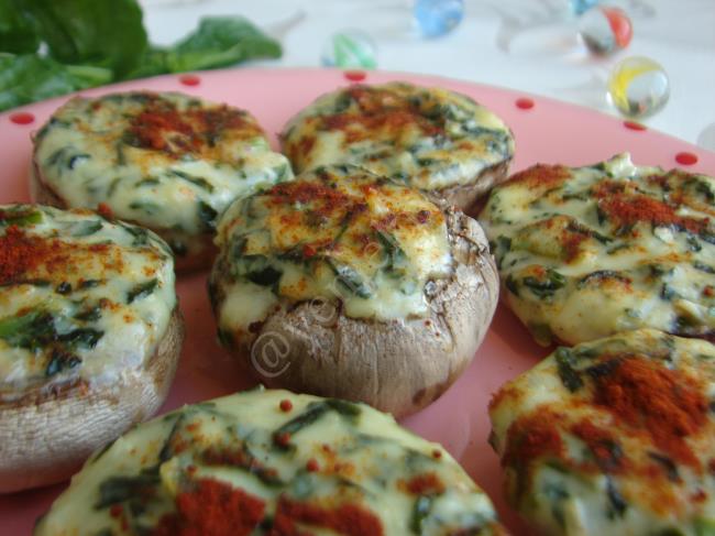 Tavuklu ıspanaklı mantar dolması tarifi Tavuklu ıspanaklı mantar dolması tarifi