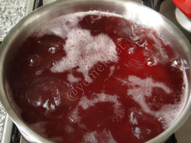 Kırmızı Erik Suyu - Yapılışı (7/12) 