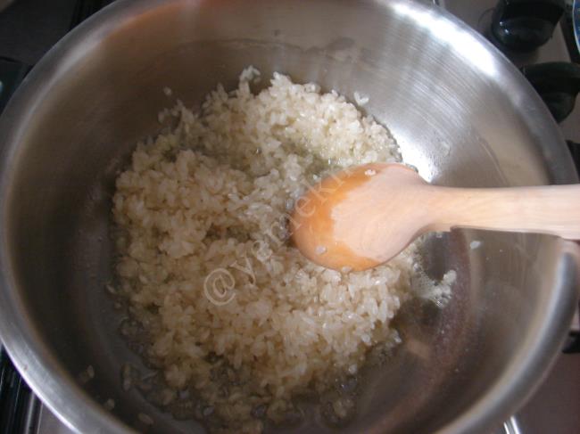 Bademli, Kuş Üzümlü Pilav - Yapılışı (3/12) 