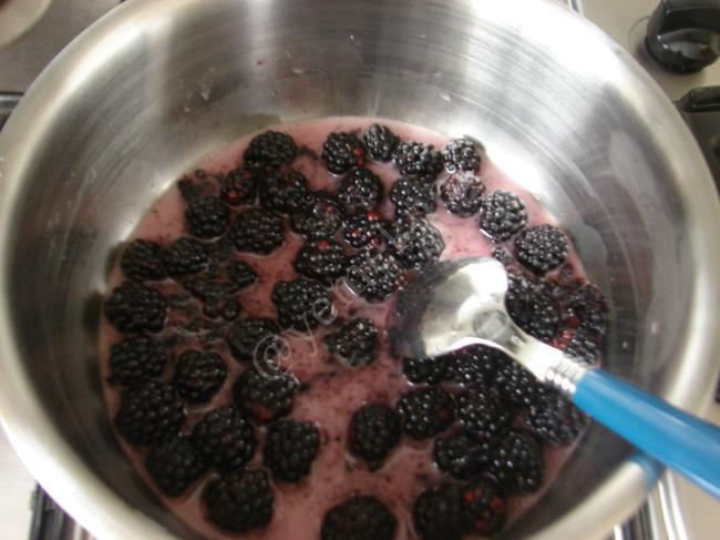 Böğürtlenli Muhallebi - Yapılışı (11/16) 