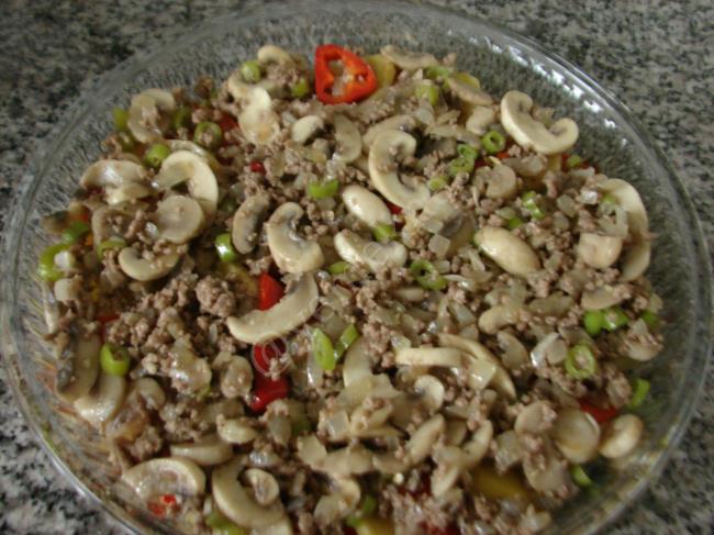 Kıymalı Mantarlı Patates Oturtma - Yapılışı (8/12) 