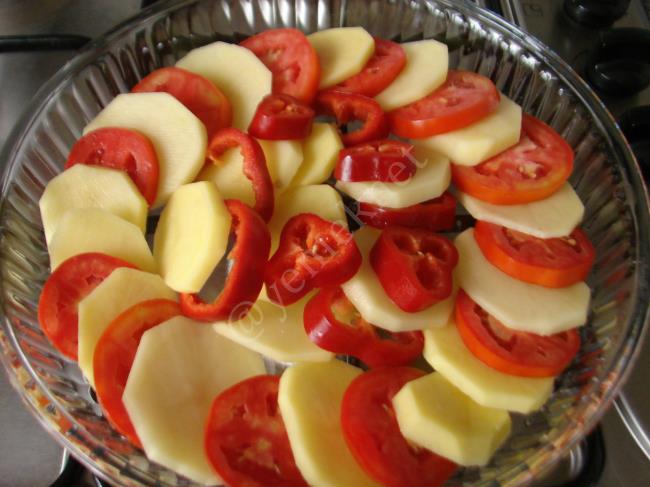 Kıymalı Mantarlı Patates Oturtma - Yapılışı (2/12) 