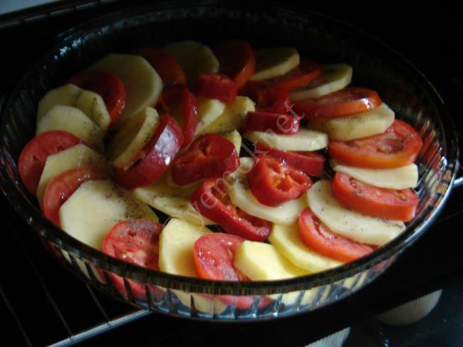 Kıymalı Mantarlı Patates Oturtma - Yapılışı (3/12) 