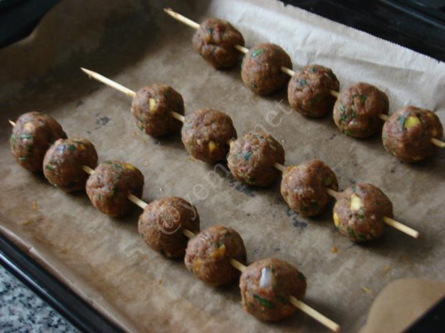 Fıstıklı Şiş Köfte - Yapılışı (6/12) 