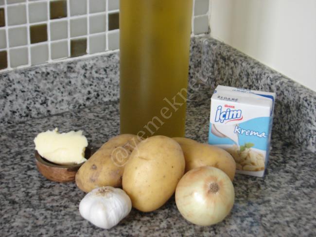 Fesleğenli Kremalı Patates Çorbası Malzemeleri