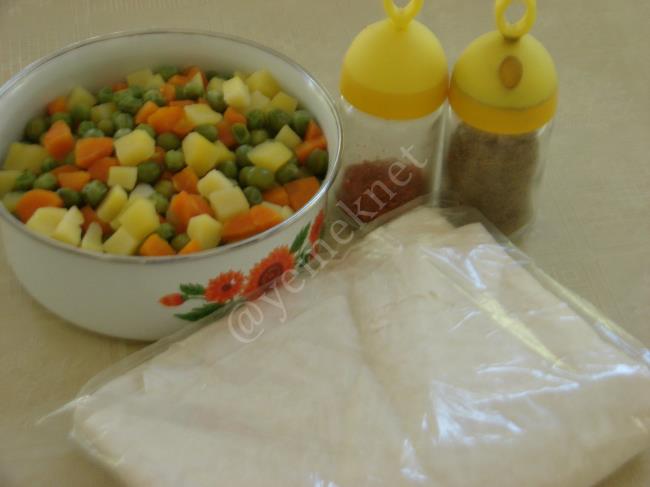 Garnitürlü Zarf Böreği (Hazır Yufka İle) - Yapılışı (1/12) 