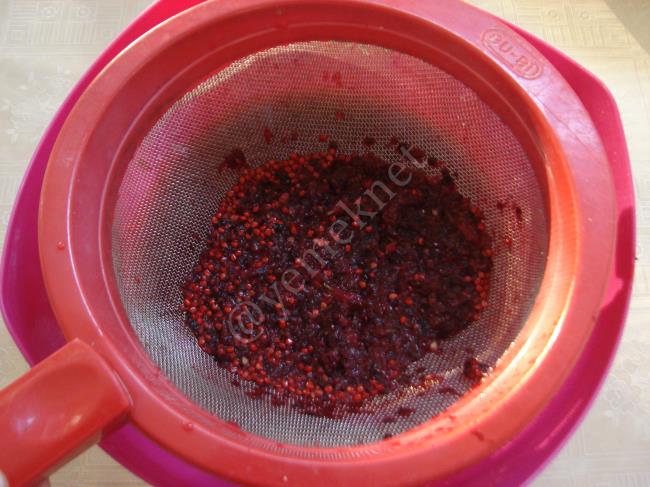 Ekşi Karadut Şurubu - Yapılışı (12/16) 