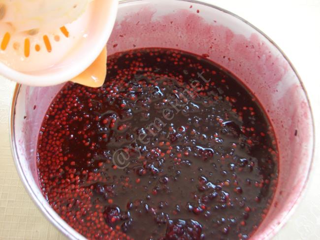 Ekşi Karadut Şurubu - Yapılışı (7/16) 