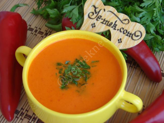 Ezogelin ve Mercimekten Sıkılanlar İçin 15 Değişik Sebze Çorbası Önerisi