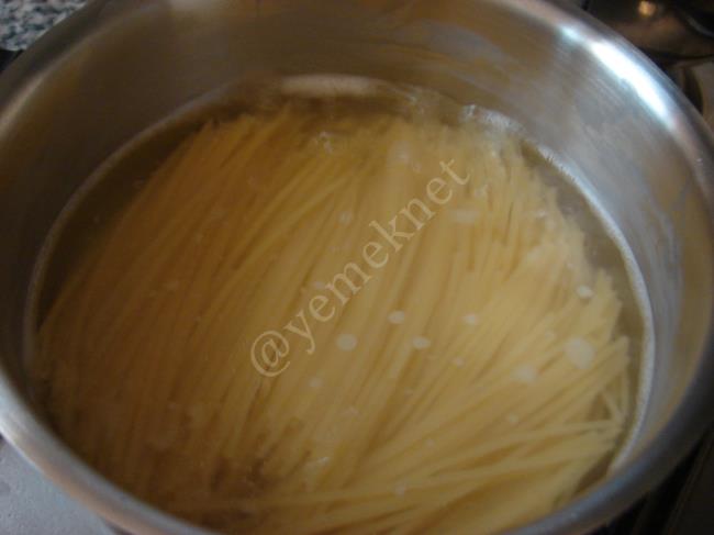 Kremalı Tavuklu Makarna - Yapılışı (2/8) 