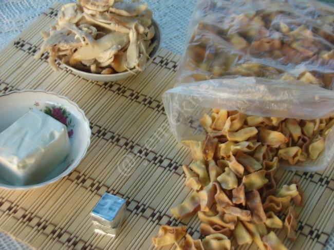 Tavuklu Sıkma Mantı (Gönen Mantısı) - Yapılışı (1/16) 