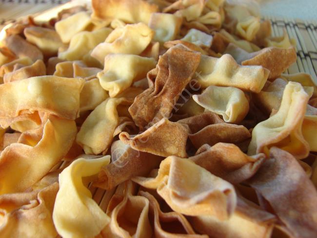 Tavuklu Sıkma Mantı (Gönen Mantısı) - Yapılışı (2/16) 