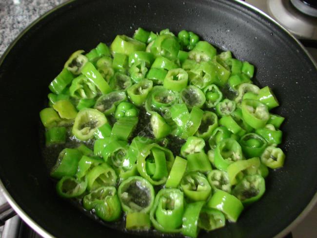 Yoğurtlu Biber Kızartması - Yapılışı (2/12) 