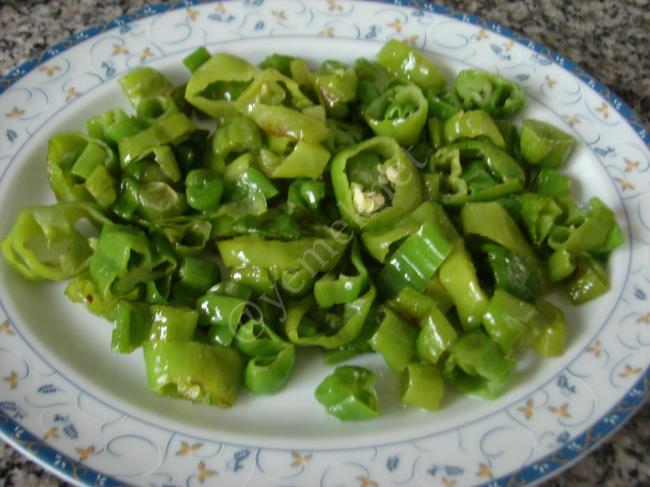 Yoğurtlu Biber Kızartması - Yapılışı (3/12) 