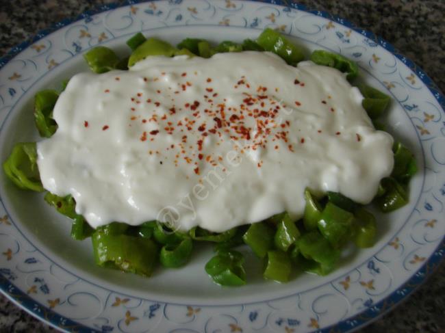 Yoğurtlu Biber Kızartması - Yapılışı (5/12) 