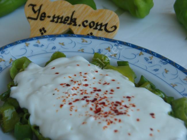 Yoğurtlu Biber Kızartması - Yapılışı (9/12) 