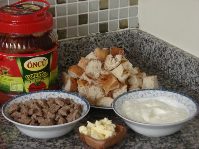 Pideli Yoğurtlu Kebap - Yapılışı (1/16) 