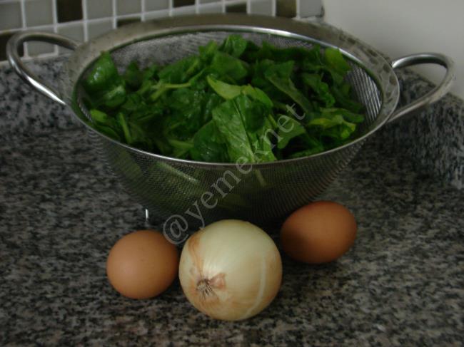 Güveçte Yumurtalı Ispanak - Yapılışı (1/12) 