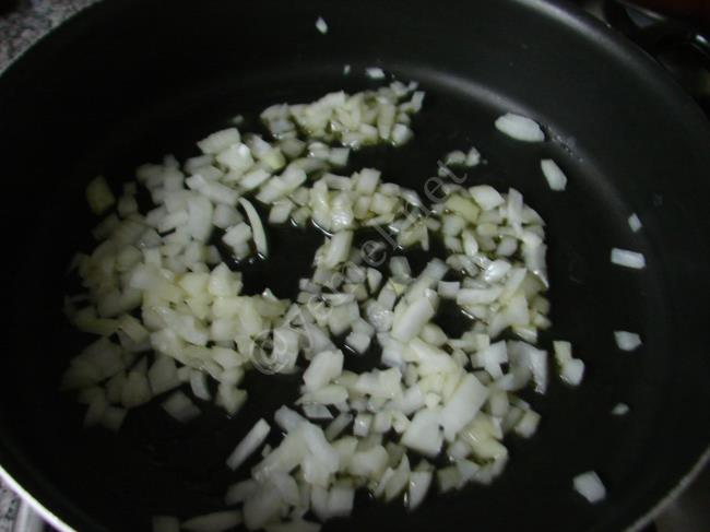 Güveçte Yumurtalı Ispanak - Yapılışı (2/12) 