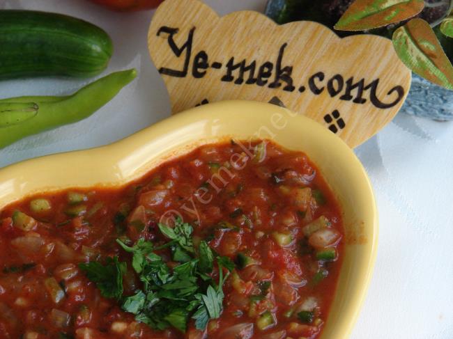 Acılı Ezme Salatası - Yapılışı (10/12) 