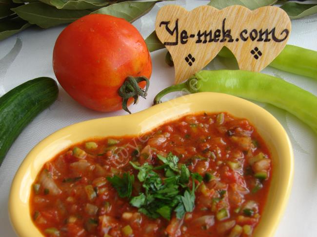 Acılı Ezme Salatası - Yapılışı (9/12) 