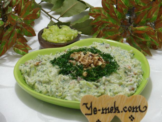 Cevizli Kabak Salatası - Yapılışı (8/12) 