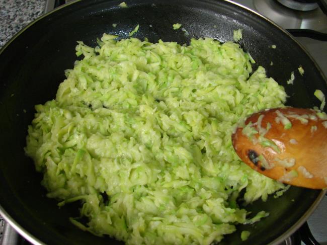 Cevizli Kabak Salatası - Yapılışı (4/12) 